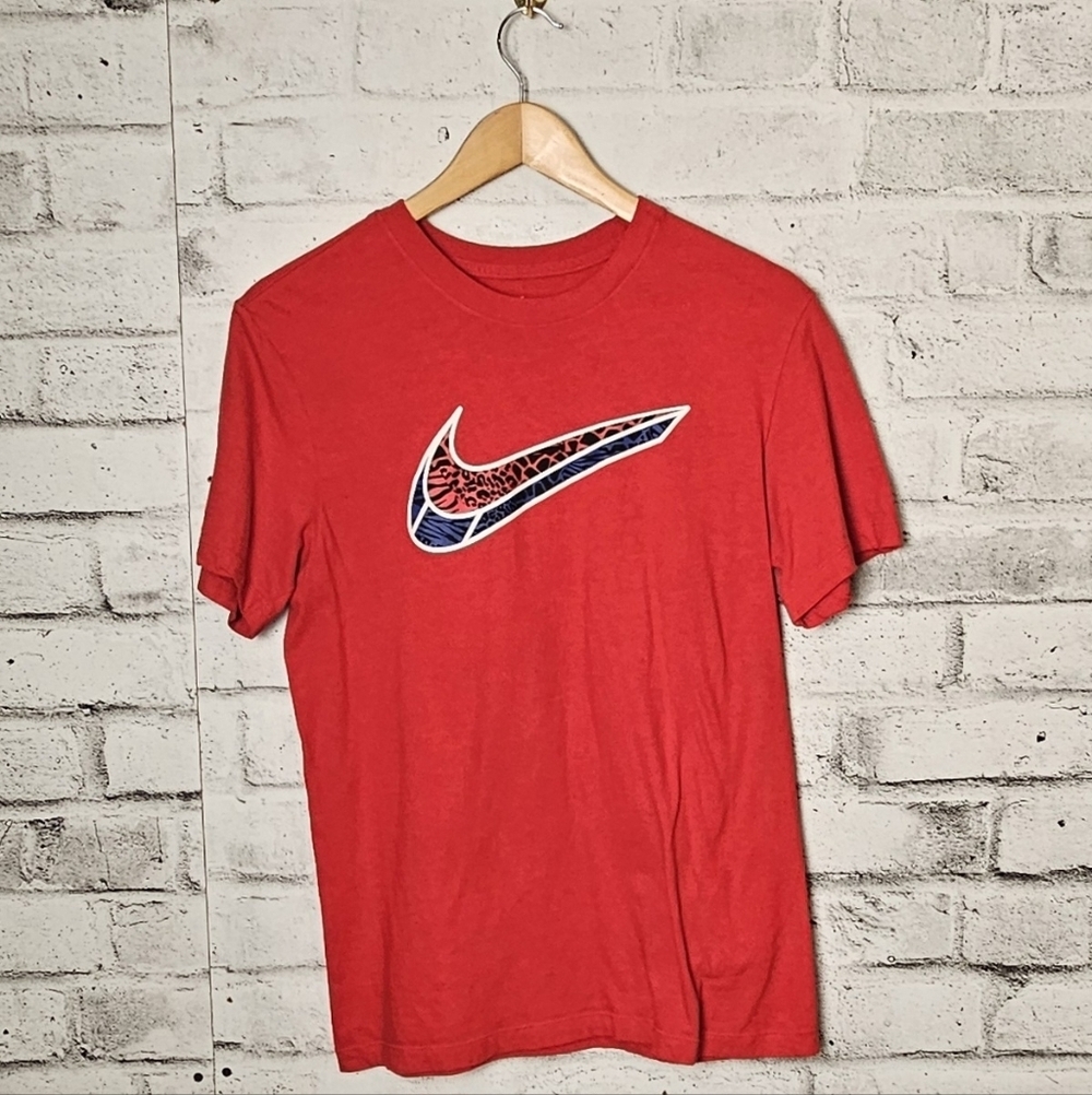 Nike Red Graphic Swoosh Tee Athletic Logo T Shirt Size Small